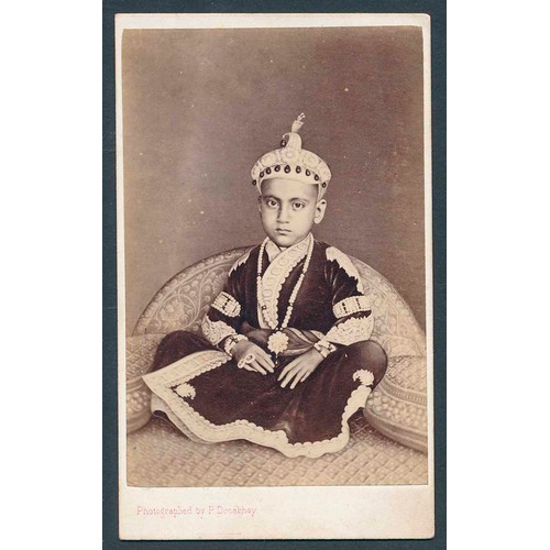 117 - Ephemera. Carte-de-visite. Coln. in 4 modern albums together with 2 small original albums, one with ... 