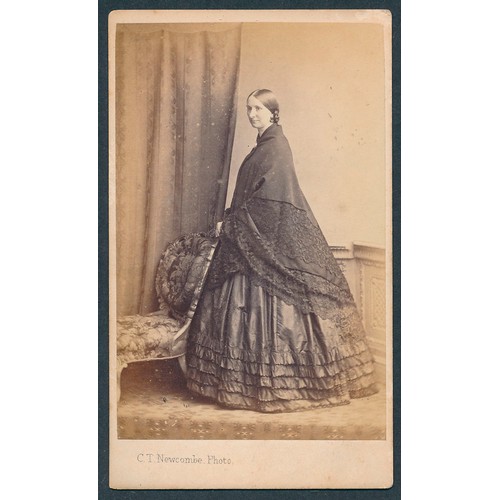 117 - Ephemera. Carte-de-visite. Coln. in 4 modern albums together with 2 small original albums, one with ... 