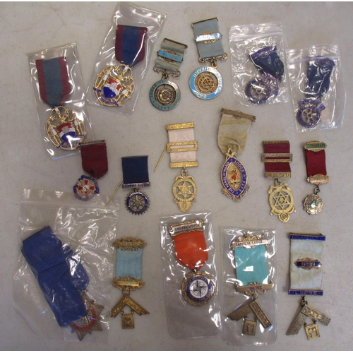 85 - Collection of Masonic, RAOB, Odd Fellows, Rotary and similar silver jewels (22, 5 are with boxes) an... 