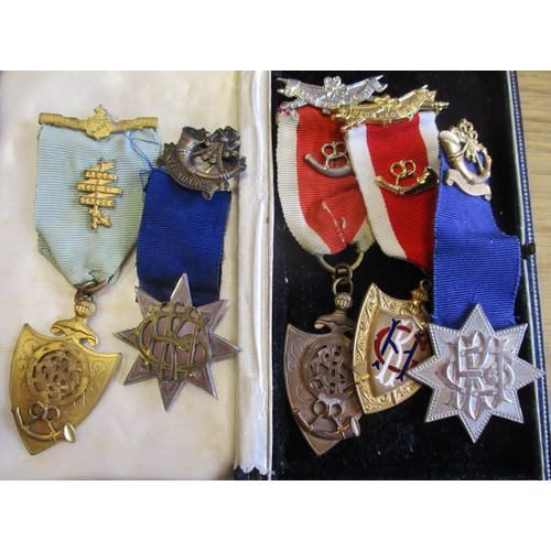 87 - Mixed collection of Masonic, RAOB, Odd Fellows, Foresters and similar with jewels (133) regalia, sas... 