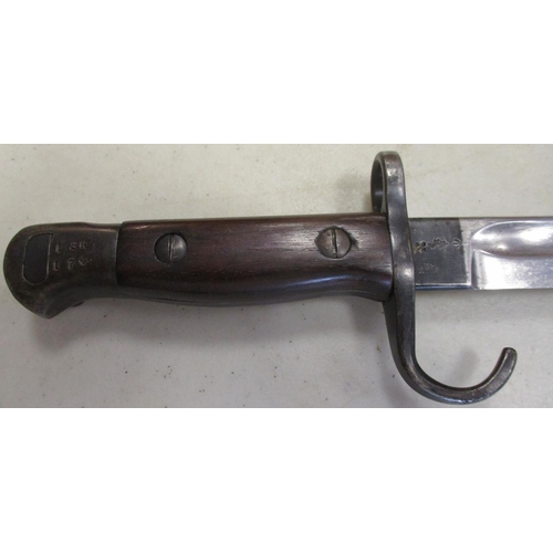 90 - Rarest 1907 Pattern SMLE bayonet with hooked quillon, made by Robert Mole & Son, ricasso marked crow... 