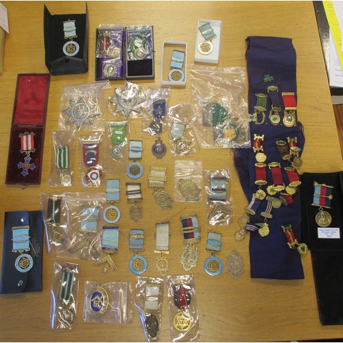 84 - Collection of Masonic, RAOB, Odd Fellows, Foresters and similar silver jewels (35), some named, some... 