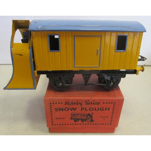 473 - Hornby. O Gauge rolling stock collection including Carr’s Biscuit Van No RS651, Rotary Snow Plough, ... 