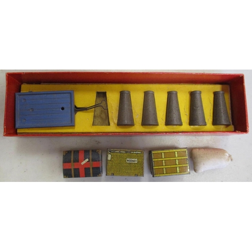 475 - Hornby. O Gauge collection, generally fair to good in good boxes (where present) with Accessories in... 