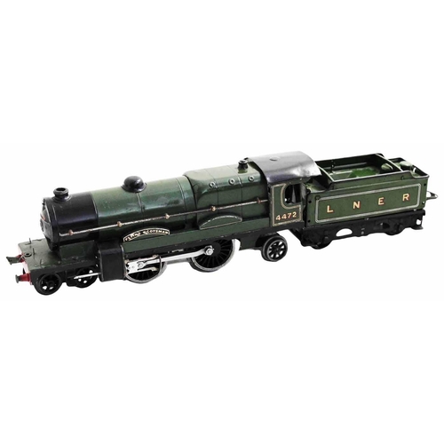 484 - Hornby. O gauge electric 20V (untested) LNER green 4472 Flying Scotsman 4-4-2 locomotive and tender ... 