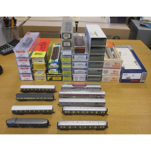 488 - N Gauge collection generally excellent in good plus to excellent boxes including coaches Bachmann (3... 