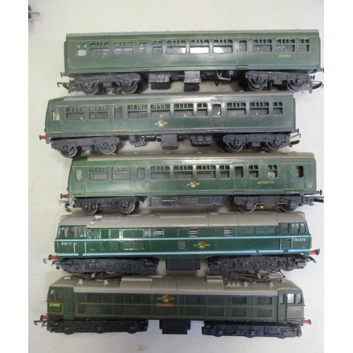 574 - Hornby. Mainly Hornby with odd Lima etc, with boxed Railcar No R157, goods wagons (4), unboxed locom... 