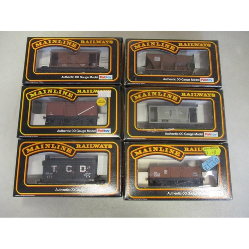 579 - Mainline. Collection of goods wagons with light duplication, some have been weathered, mainly good t... 