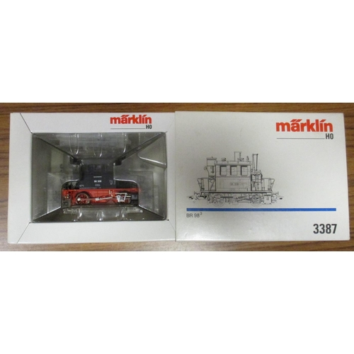 588 - Marklin. Trio of HO gauge locomotives, excellent in excellent boxes, with Nos. 39230, 30000 and 3387... 