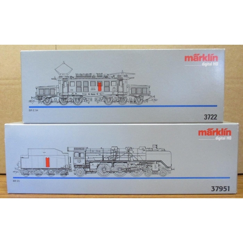 591 - Marklin. Pair of HO gauge Digital locomotives, excellent in good plus boxes, with DB black and red 0... 