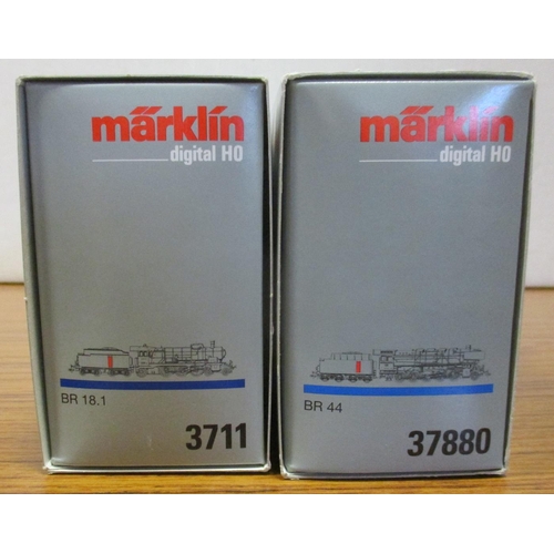 592 - Marklin. Pair of HO gauge Digital locomotives, excellent in good plus boxes, with DB black and red 1... 