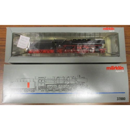 592 - Marklin. Pair of HO gauge Digital locomotives, excellent in good plus boxes, with DB black and red 1... 