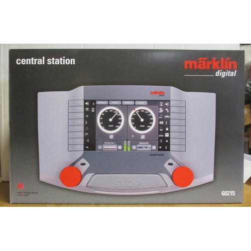 599 - Marklin. HO gauge Digital Central Station No. 60215, near mint in excellent box, with colour touch s... 