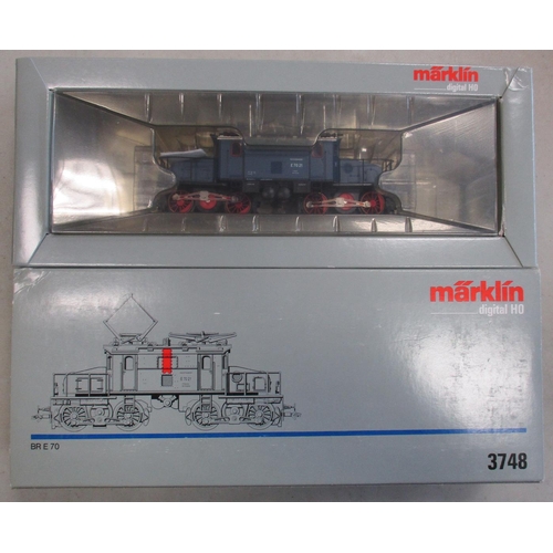 601 - Marklin. HO gauge 3-rail Rheingold 5-car Passenger Coach pack No. 4228, near mint in excellent box, ... 