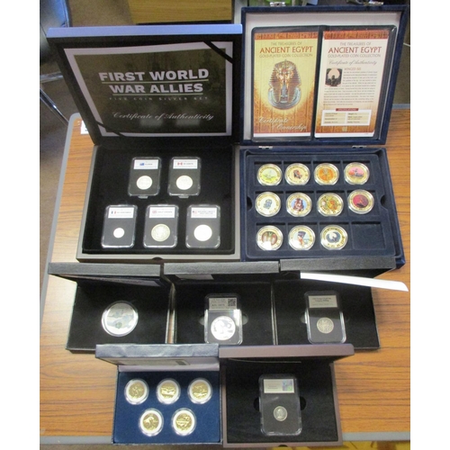 586 - Collection in presentation cases with certificates with First World War Allies Five Coin Silver set,... 