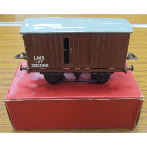 477 - Hornby. O Gauge collection in mixed condition with boxed goods wagons (5), No 1 Passenger Coach, unb... 