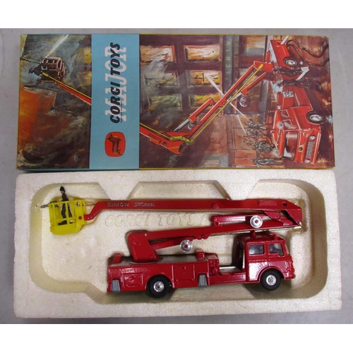 259 - Collection with Corgi Simon Snorkel No 1127, Chipperfield's Circus Land Rover No 487 with both figur... 