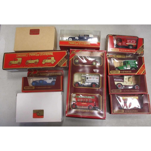 259 - Collection with Corgi Simon Snorkel No 1127, Chipperfield's Circus Land Rover No 487 with both figur... 