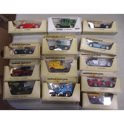 259 - Collection with Corgi Simon Snorkel No 1127, Chipperfield's Circus Land Rover No 487 with both figur... 