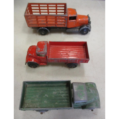 305 - Dinky. Early collection with racing/sports cars (12), cars (24) and lorries/vans (11) in very playwo... 