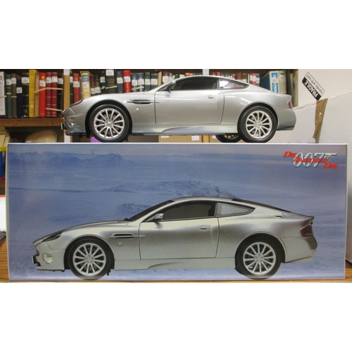 325 - Kyosho. 1:12 scale Diecast silver James Bond Aston Martin V12 Vanquish from 'No Time to Die' with re... 