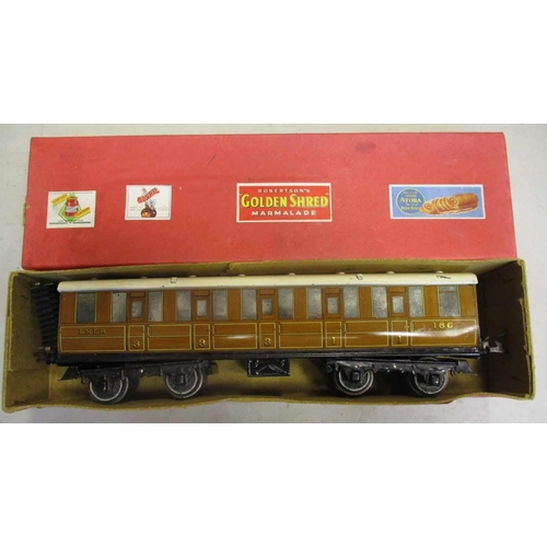 367 - Hornby. O Gauge LNER teak No 2 Corridor Coaches with 186 first/third (2) and 4204 brake/composite go... 