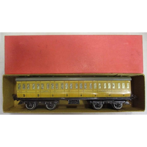 368 - Hornby. O Gauge LNER teak No 2 Corridor Coaches with 845 first/third (2) and 4204 brake/composite go... 