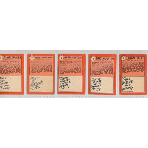 38 - A. & B.C. 1972 Footballers orange/red 1-219 set, in good to very good cond., apart from the odd smal... 