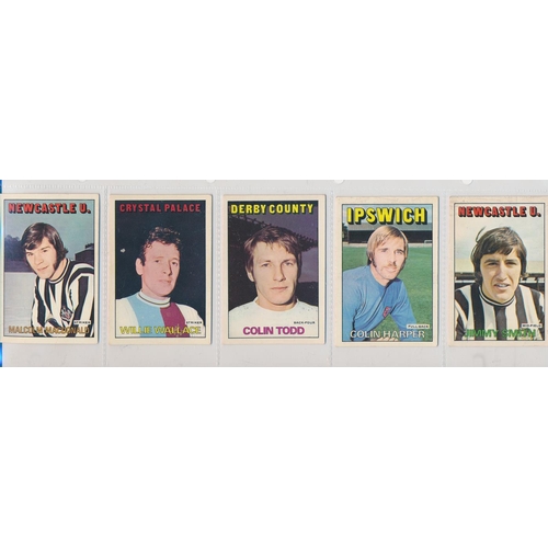 38 - A. & B.C. 1972 Footballers orange/red 1-219 set, in good to very good cond., apart from the odd smal... 