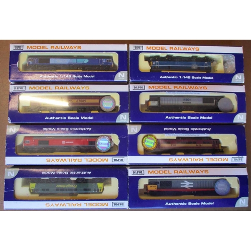 387 - Dapol. N gauge range of diesel locomotives generally mint in excellent boxes with ND-021b, ND-069B, ... 