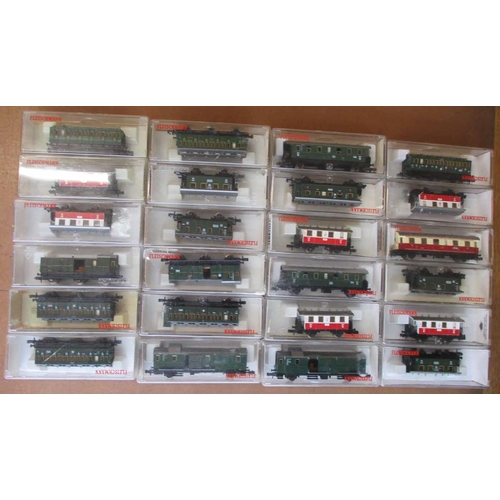 398 - Fleischmann. N gauge collection of coaches etc, generally mint in good plus to excellent boxes with ... 