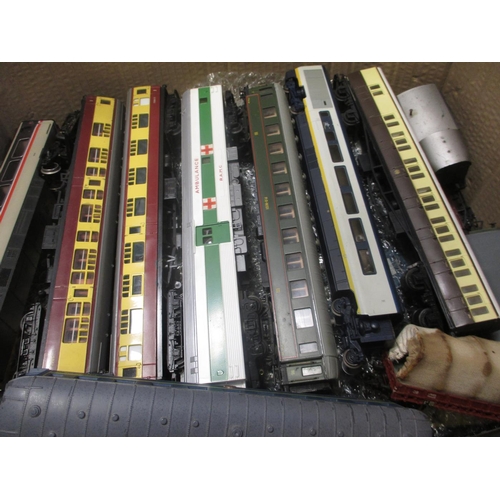 425 - Unboxed accumulation of OO/HO gauge mainly Hornby, Fleishcmann and Marklin in mixed condition with c... 