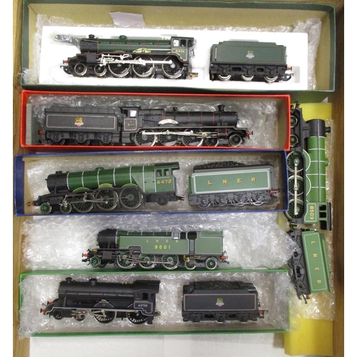 436 - Hornby. Unboxed locomotive range including SR green 928 Stowe 4-4-0, LNER 4472 Flying Scotsman 4-6-2... 