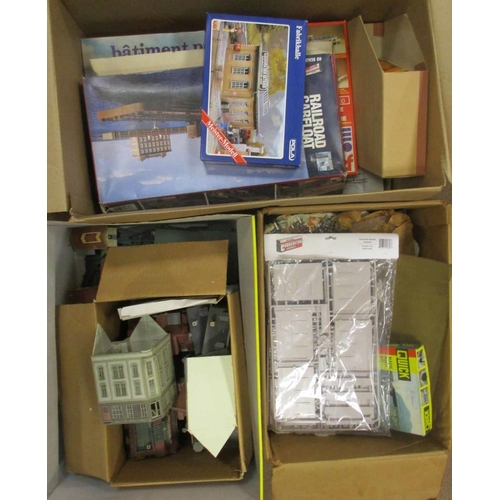 453 - Large accumulation of mainly HO gauge accessories in 11 boxes, with unmade kits (mainly buildings) b... 