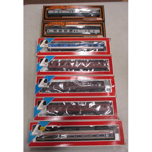 454 - Mixed collection including boxed Hornby locomotives (3), goods wagons (5), Lima locomotives (2), coa... 