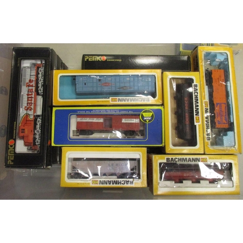 458 - Mainly USA collection by Hornby, Bachmann, Pemco, Tyco, AHM, Model Power etc including locomotives (... 