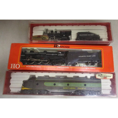 583 - Rivarossi. USA collection with locomotives (2), dummy, coaches (6) and goods wagons (15), mainly goo... 