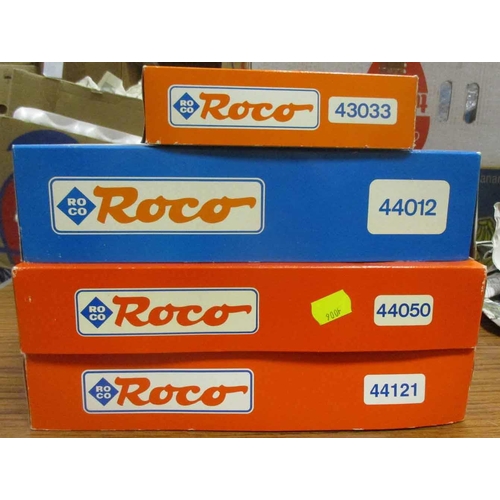 585 - Roco. Range of HO coach and power unit sets, excellent in excellent boxes, with twin set No.43033, 3... 