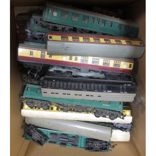 423 - Misc. range of unboxed wagons and coaches generally good to good plus including Hornby coaches (100)... 