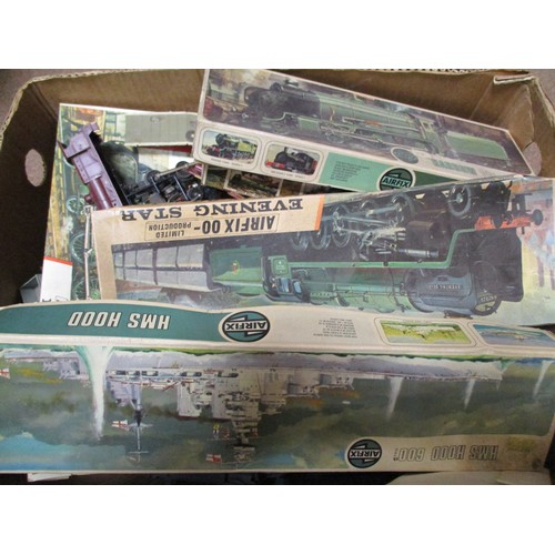 445 - Mixed accumulation of model railway accessories generally good plus to excellent in good plus boxes ... 