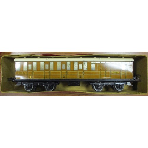 368 - Hornby. O Gauge LNER teak No 2 Corridor Coaches with 845 first/third (2) and 4204 brake/composite go... 