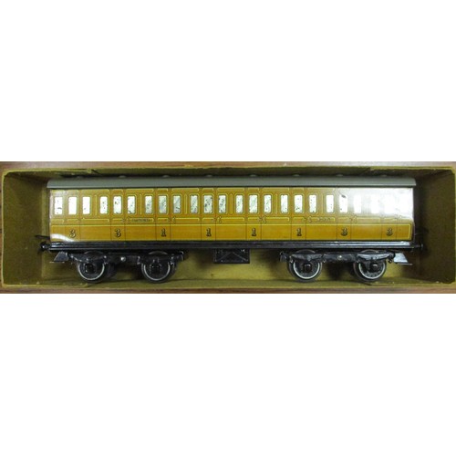 368 - Hornby. O Gauge LNER teak No 2 Corridor Coaches with 845 first/third (2) and 4204 brake/composite go... 