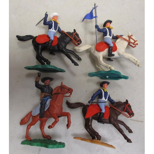 277 - Plastic range of figures by Timpo, Britains, Herald, Crescent etc with ACW, 7th Cavalry, Roman etc w... 