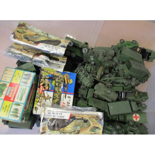 287 - Collection of military items, mostly unboxed generally fair to good plus. Qty 100 approx (B)