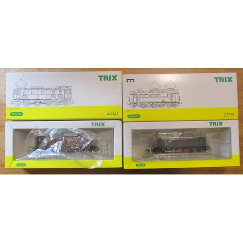 598 - Trix. Pair of HO gauge overhead electric locomotives, generally mint in excellent to mint boxes, wit... 