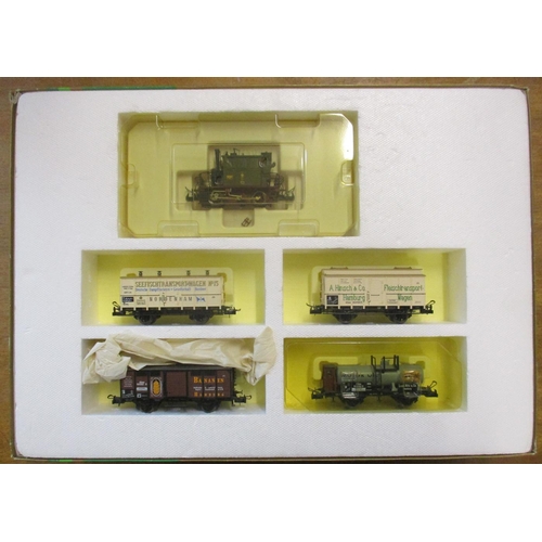 601 - Trix. HO gauge 21218 locomotive and wagons set, near mint in good plus box. (B)