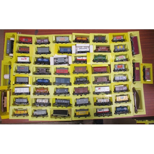 604 - Wrenn. Collection of OO gauge unboxed wagons, generally good plus to excellent. Qty 111 (1½B)