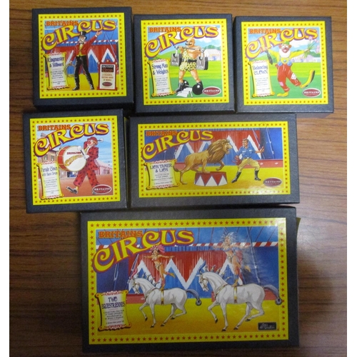 312 - Britains. Circus collection with Nos 08666-72, 08675 and 08680 mainly mint in mint boxes. Qty 9 (½B)