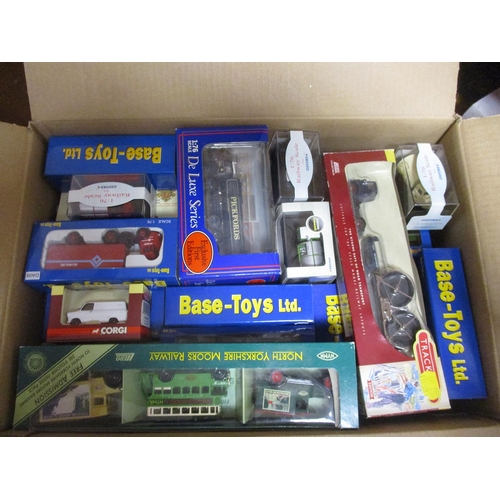 334 - Mixed collection with Corgi, EFE, Lledo, Vanguard, Oxford Diecast, Base Toys, Matchbox etc, a few ar... 