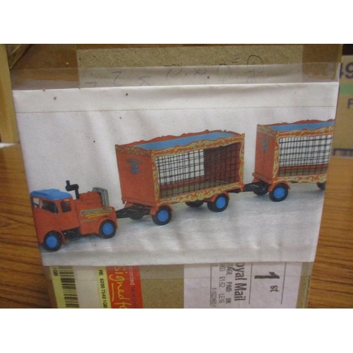 376 - Corgi. Mainly circus range with Fairground Attraction (6), Heavy haulage Nos 55104, 31007 etc, mainl... 